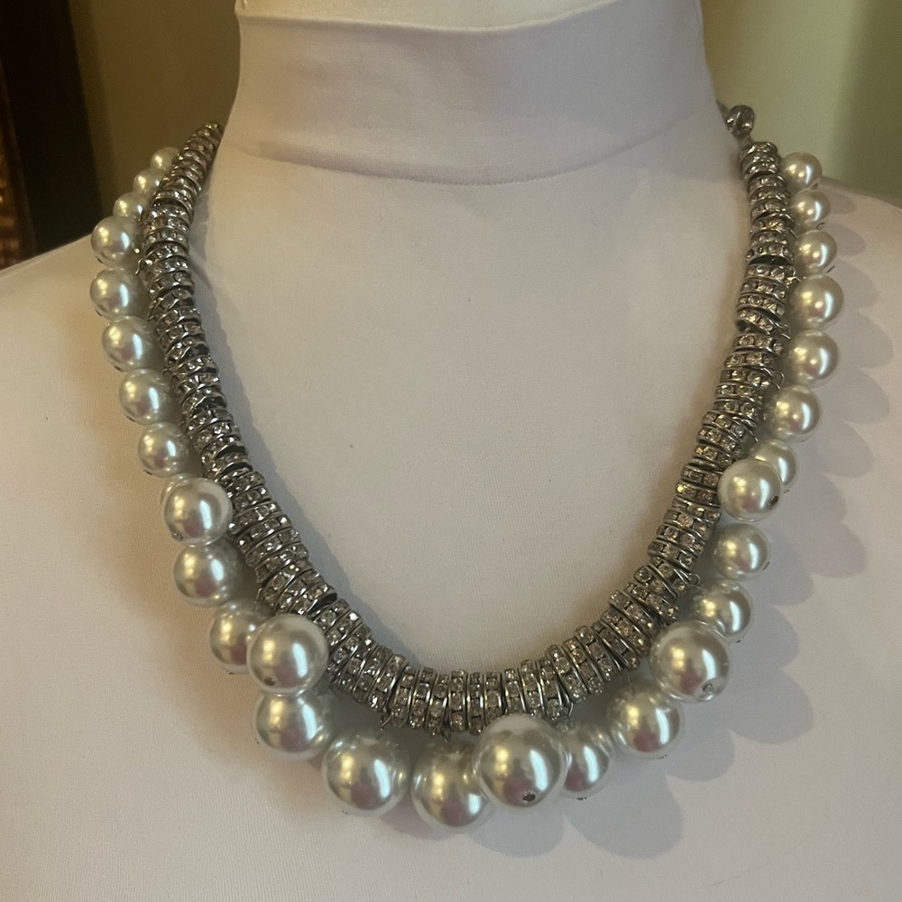 Cache’ statement pearls Necklace
